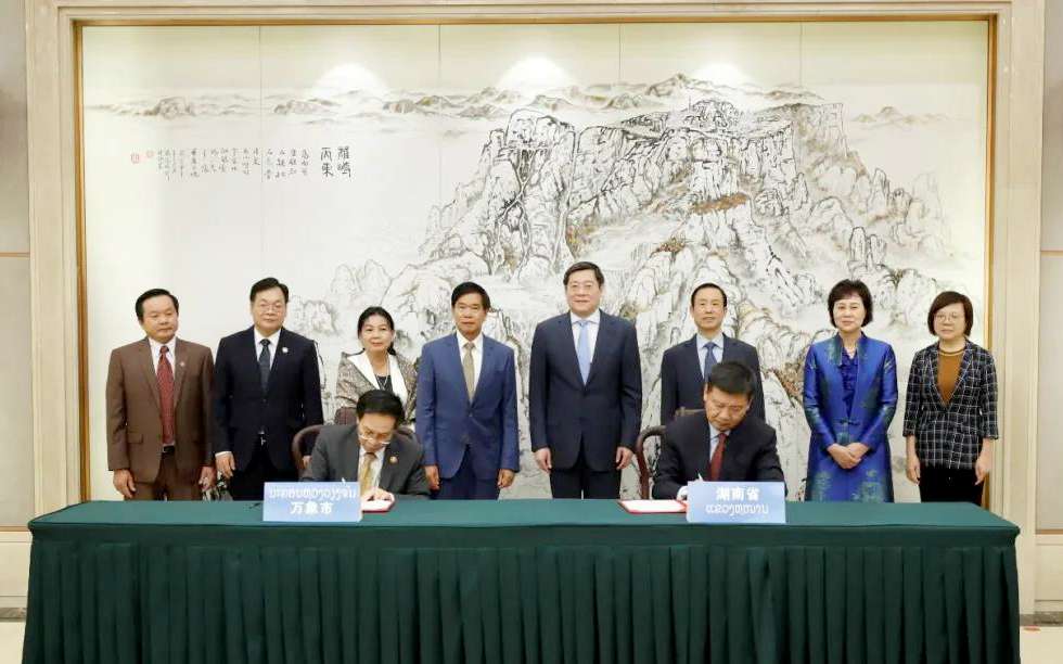 好博環(huán)境向老撾萬象捐贈7臺環(huán)衛(wèi)裝備，助力“一帶一路”建設(shè)